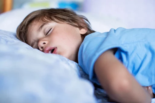 Si un niño no duerme lo suficiente, su capacidad para aprender, explorar y concentrarse se ve afectada